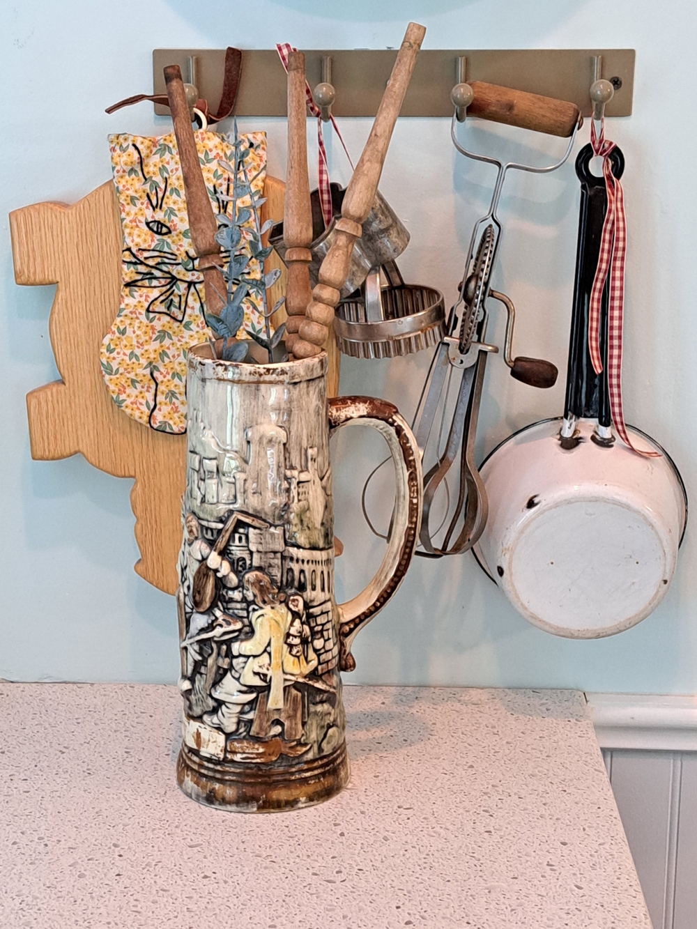 Vintage-Style Ceramic Pitcher in  Browns And Pale Yellow And Blue ( See Descrip)